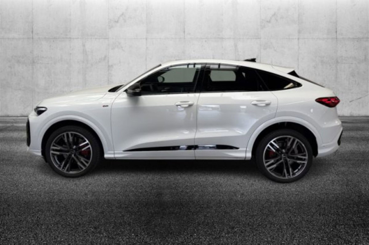 Audi Q5 Sportback 2.0 tdi mhev+ S line quattro 204cv s-tronic (2)