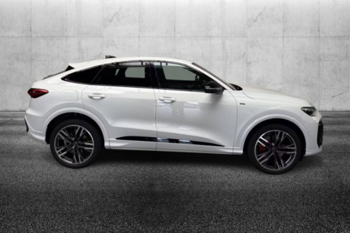 Audi Q5 Sportback 2.0 tdi mhev+ S line quattro 204cv s-tronic (3)
