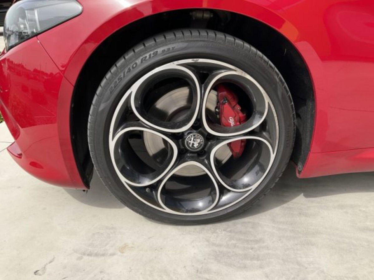 Alfa Romeo Giulia 2.2 Turbodiesel 210 CV AT8 AWD Q4 Veloce (8)
