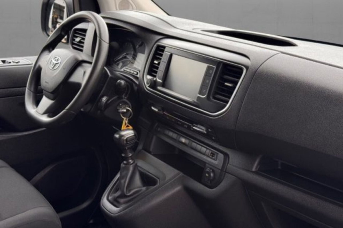 Toyota Proace Verso Verso 2.0D 150 CV L2 D Executive (6)