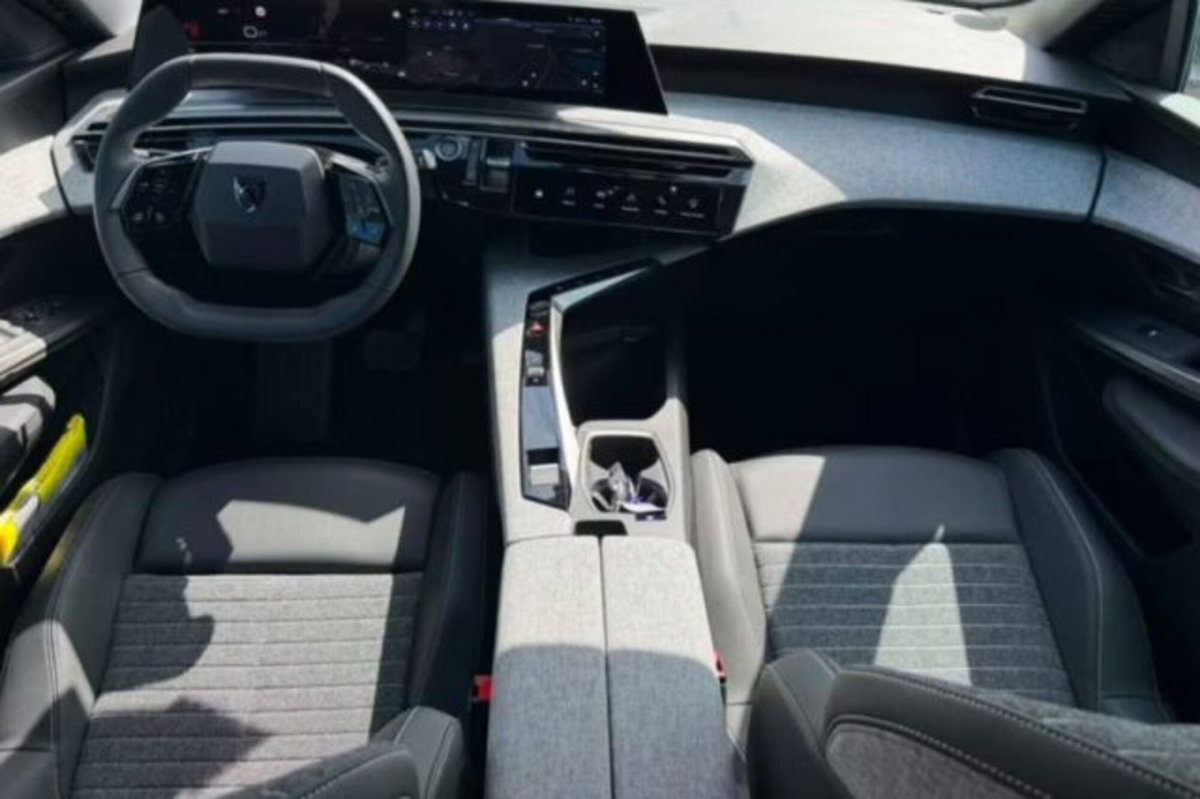 Peugeot 3008 1.2 hybrid Allure Business 145cv e-dcs6 (6)