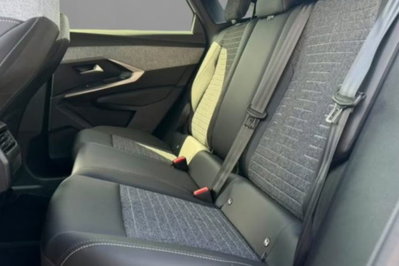 Peugeot 3008 1.2 hybrid Allure Business 145cv e-dcs6 (8)