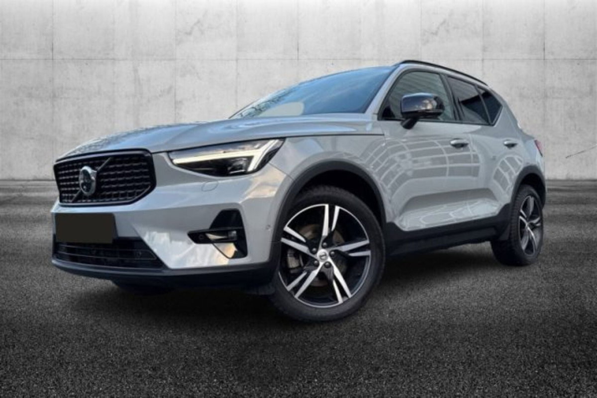 Volvo XC40 B3 automatico Ultimate Dark