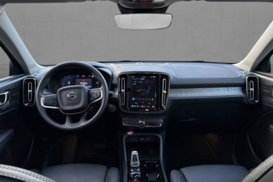 Volvo XC40 B3 automatico Ultimate Dark (6)