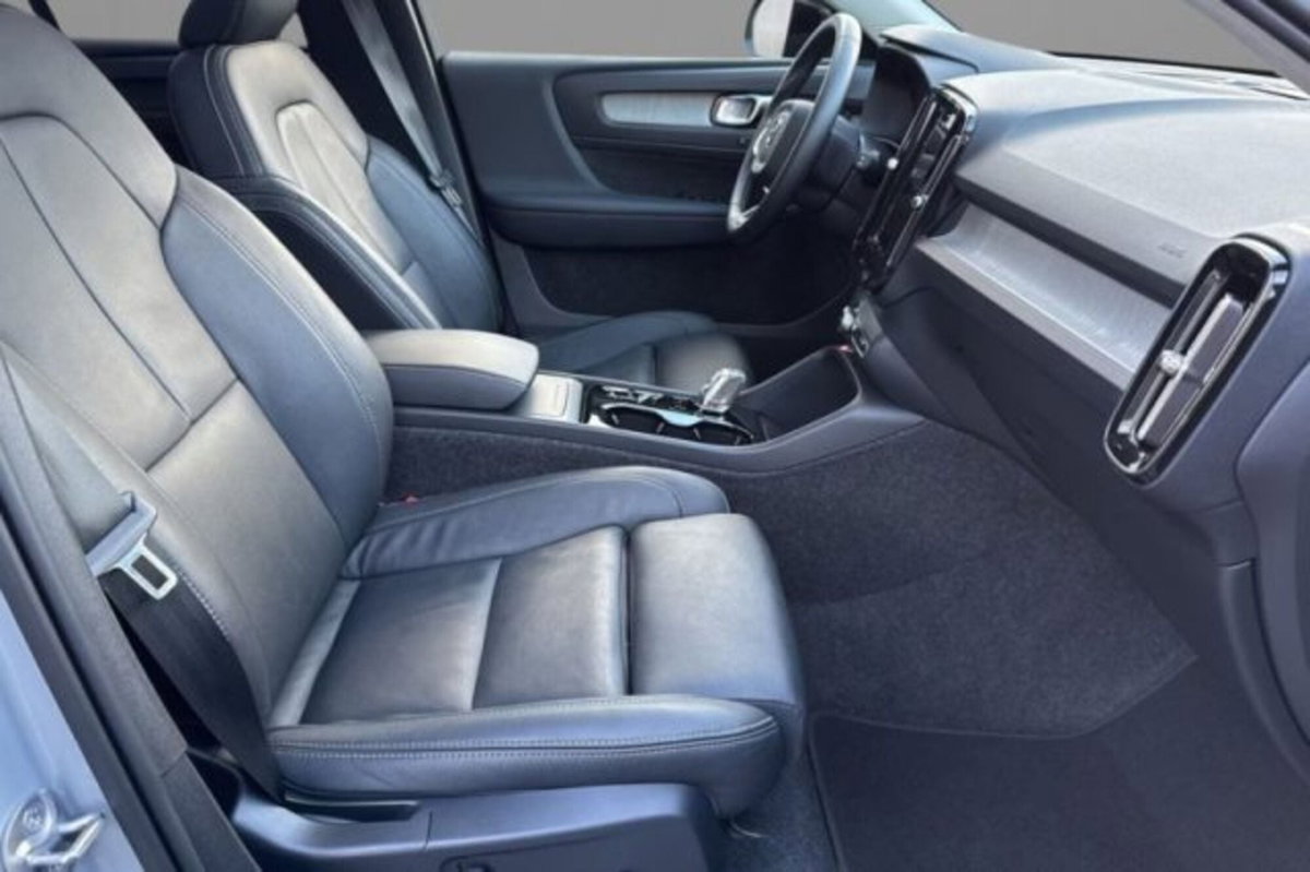 Volvo XC40 B3 automatico Ultimate Dark (7)