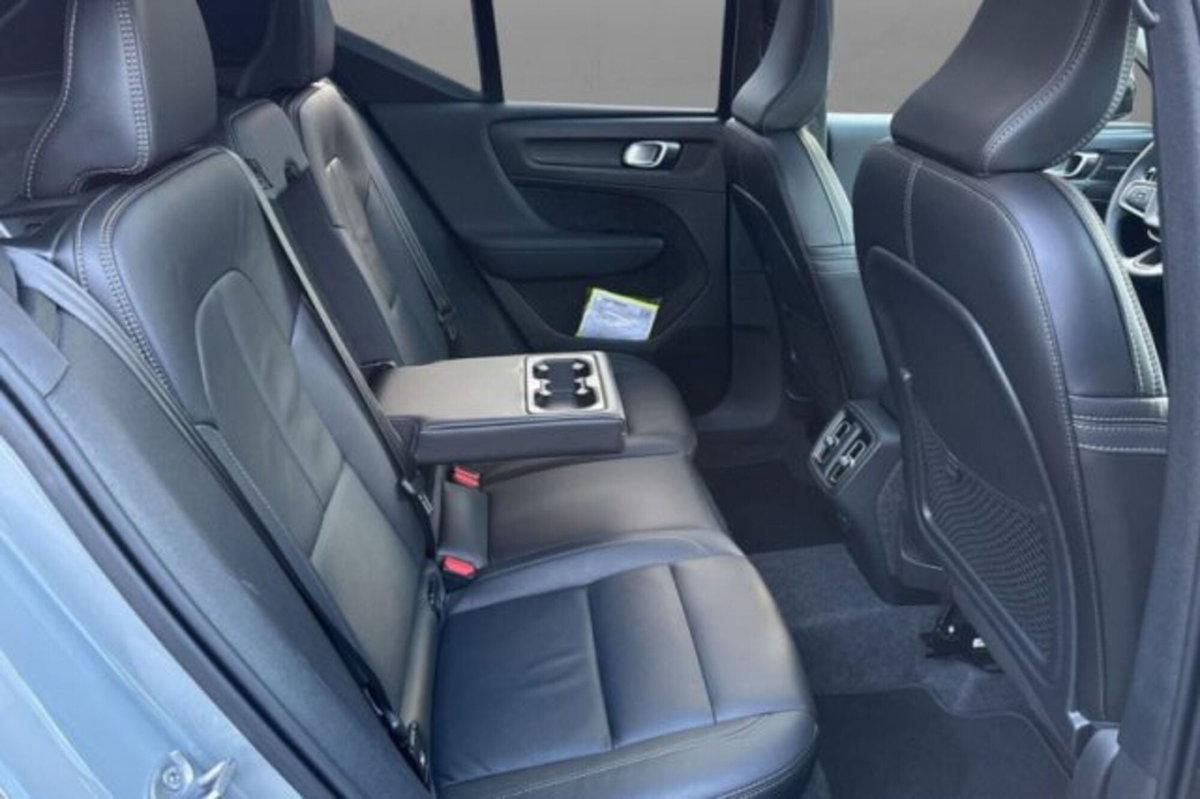 Volvo XC40 B3 automatico Ultimate Dark (8)