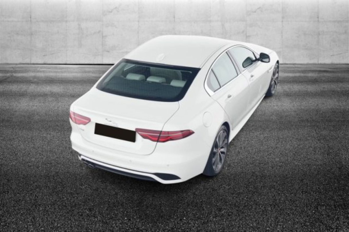 Jaguar XE 2.0 D 204 CV AWD aut. R-Dynamic HSE (3)