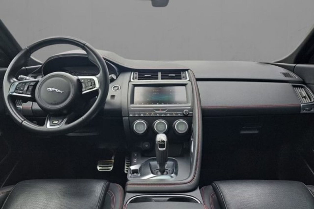 Jaguar E-Pace 2.0D 180 CV AWD aut. Chequered Flag (6)