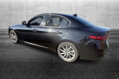 Alfa Romeo Giulia 2.0 Turbo 200 CV AT8 Super (2)