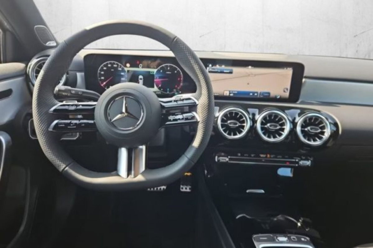 Mercedes-Benz Classe A 180 d AMG Line Premium Plus auto (8)