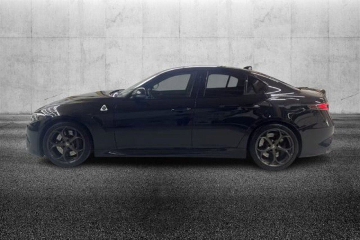 Alfa Romeo Giulia 2.9 T V6 AT8 Quadrifoglio (2)