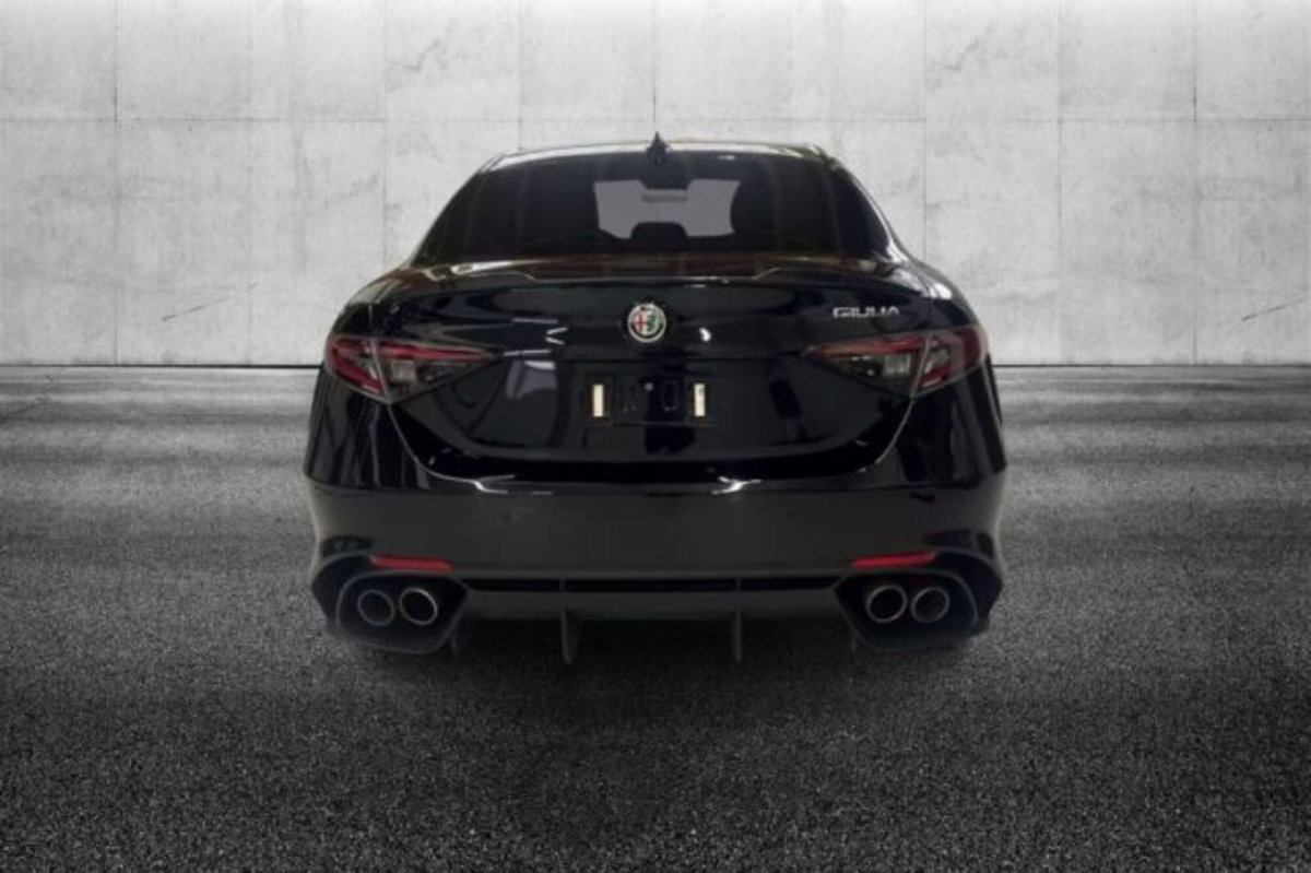 Alfa Romeo Giulia 2.9 T V6 AT8 Quadrifoglio (4)