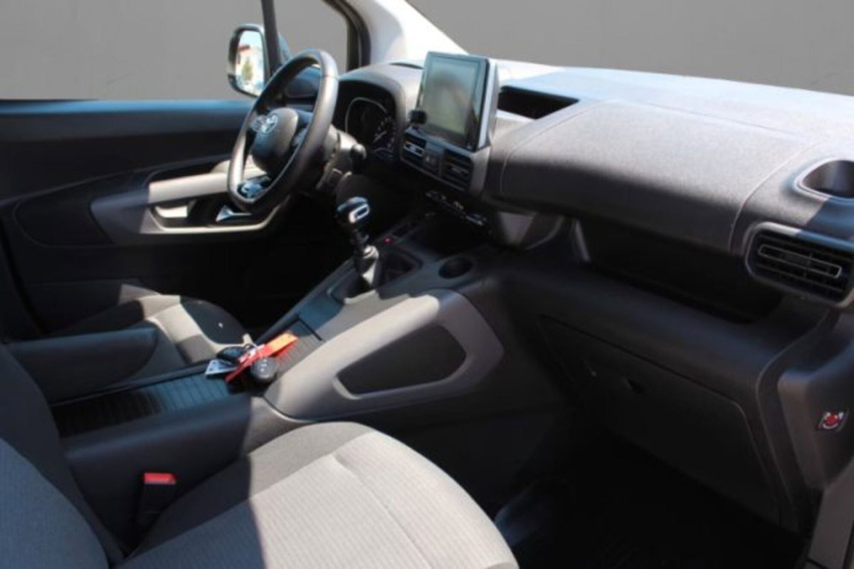 Toyota Proace City Verso City Verso 1.5D 130 CV S&S Short D Executive (6)