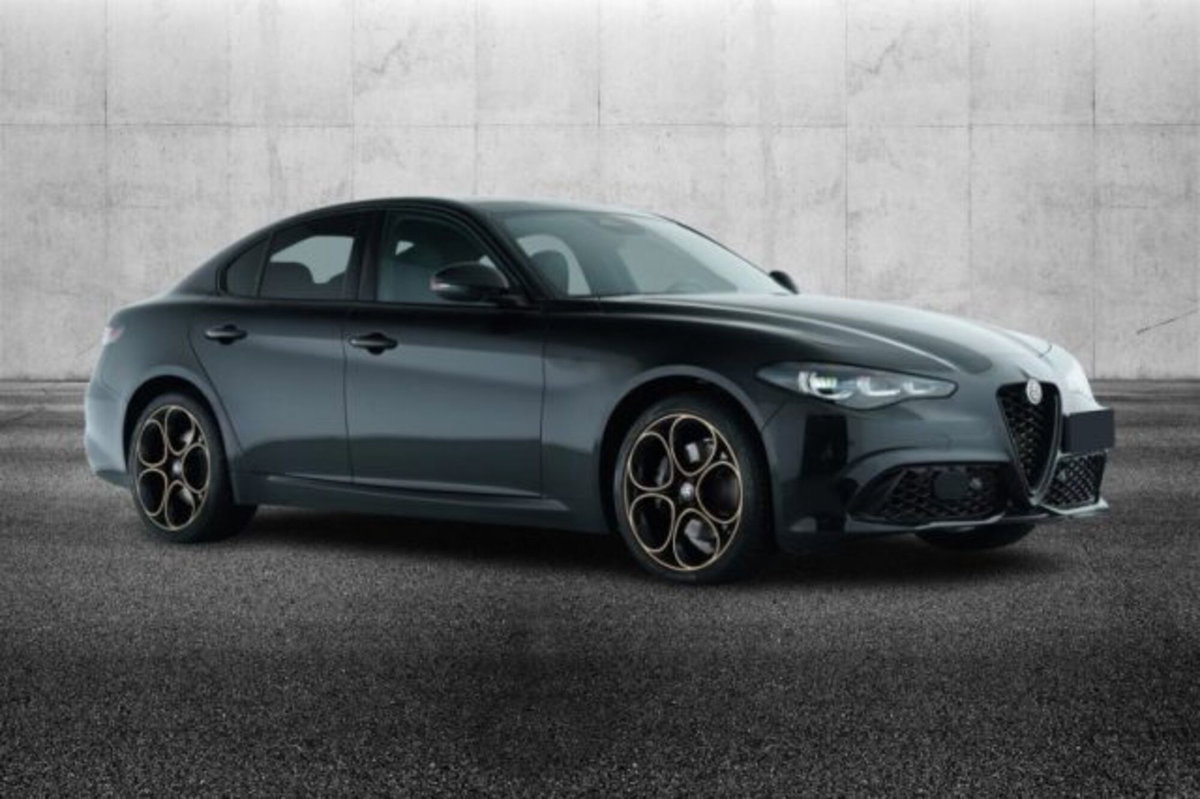 Alfa Romeo Giulia 2.0 Turbo 280 CV AT8 AWD Q4 Estrema (2)