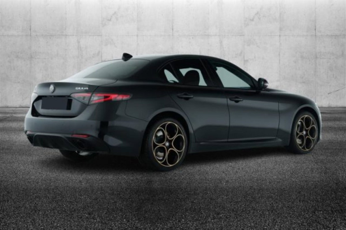 Alfa Romeo Giulia 2.0 Turbo 280 CV AT8 AWD Q4 Estrema (3)