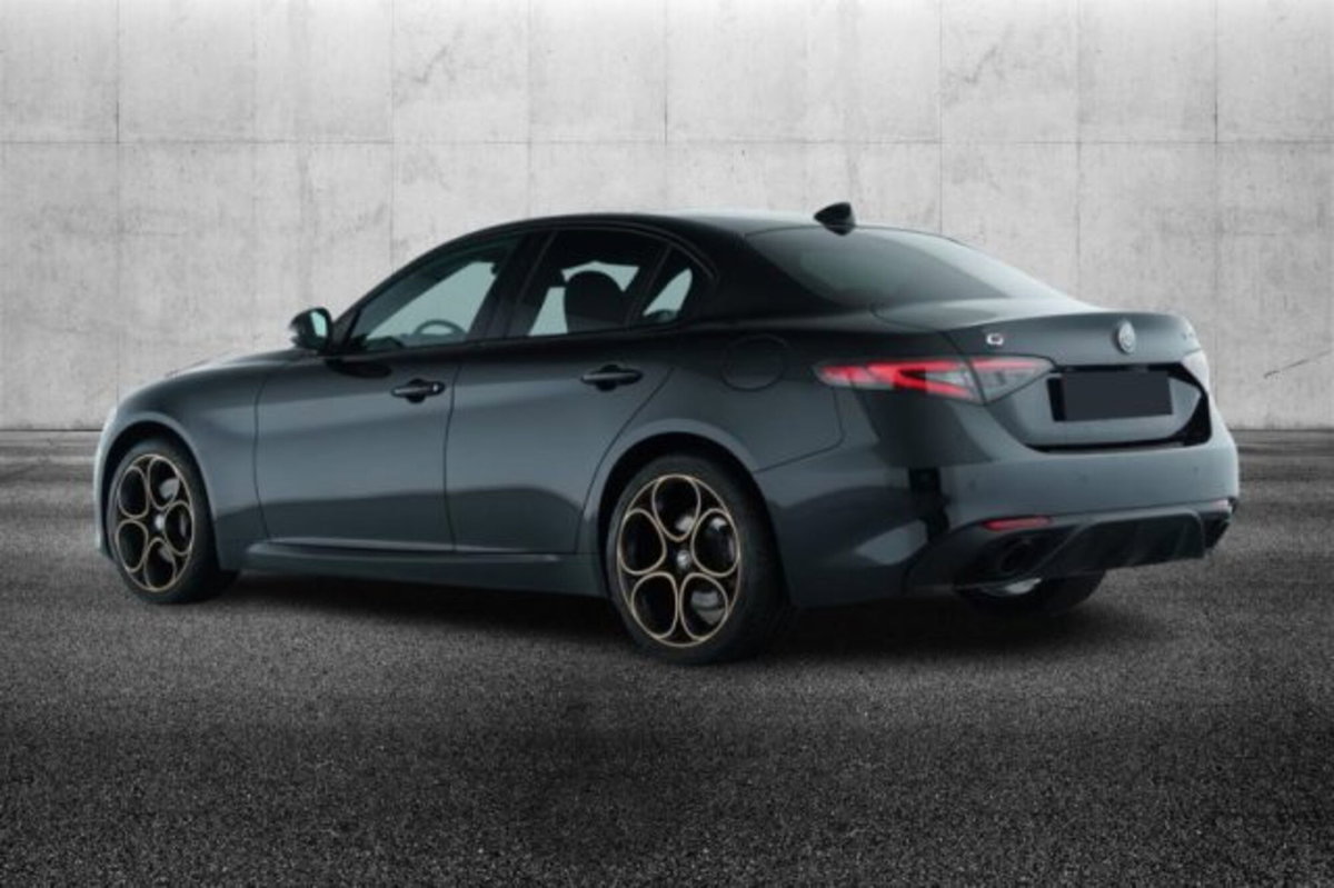 Alfa Romeo Giulia 2.0 Turbo 280 CV AT8 AWD Q4 Estrema (4)