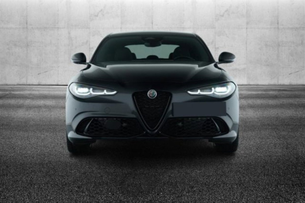 Alfa Romeo Giulia 2.0 Turbo 280 CV AT8 AWD Q4 Estrema (5)