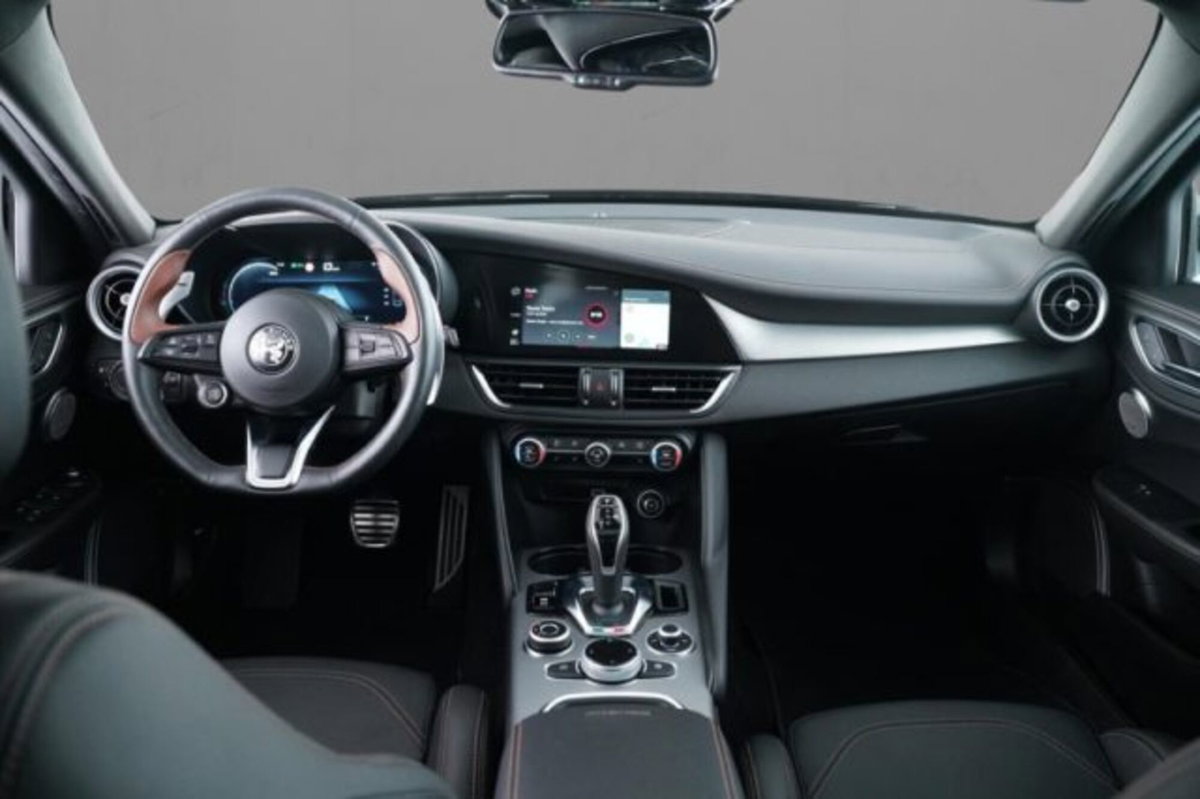 Alfa Romeo Giulia 2.0 Turbo 280 CV AT8 AWD Q4 Estrema (6)