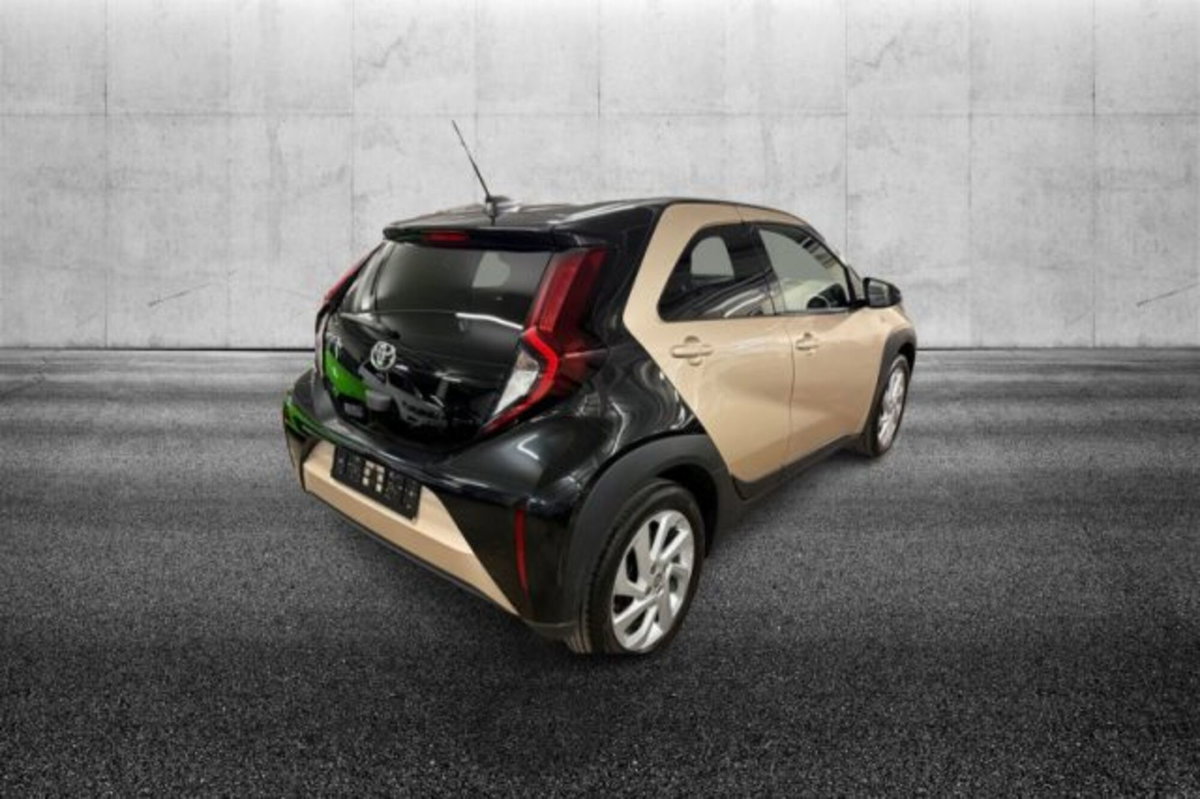 Toyota Aygo X 1.0 VVT-i 72 CV 5 porte Limited Air (4)