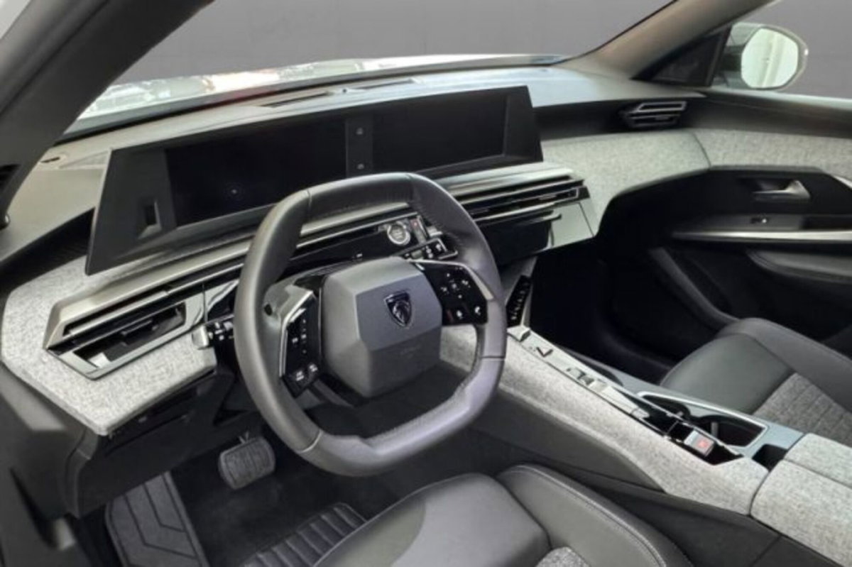 Peugeot 5008 1.2 hybrid Allure 145cv e-dcs6 (6)