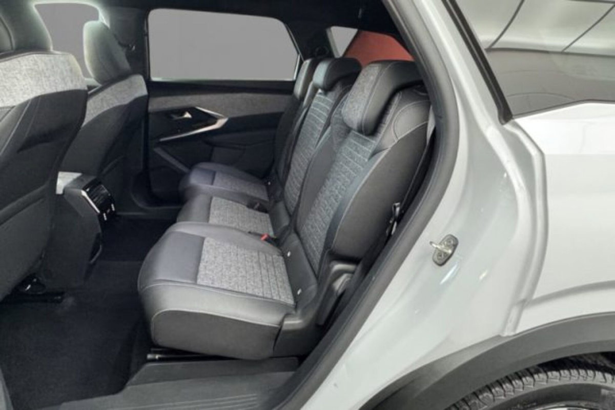 Peugeot 5008 1.2 hybrid Allure 145cv e-dcs6 (8)