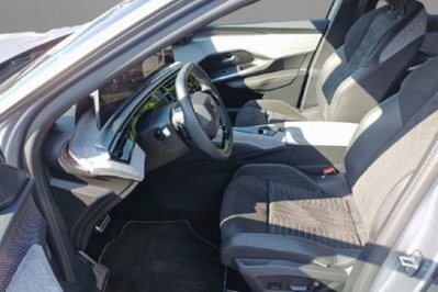 Peugeot 3008 1.2 hybrid 48V GT 136cv e-dcs6 (7)