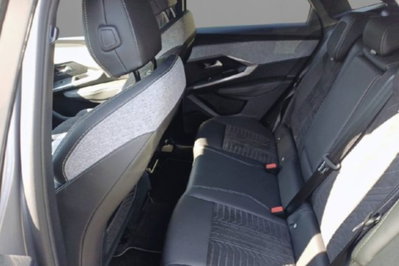 Peugeot 3008 1.2 hybrid 48V GT 136cv e-dcs6 (8)