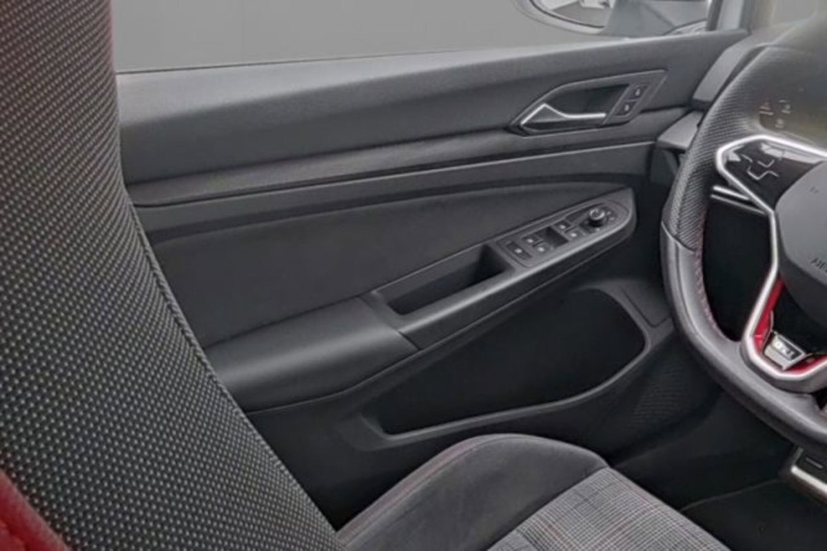 Volkswagen Golf 2.0 TSI GTI DSG (8)