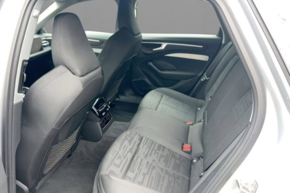 Audi A6 Avant 40 2.0 TDI quattro ultra S tronic Business (8)