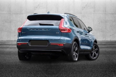 Volvo XC40 B3 automatico Plus Dark (2)