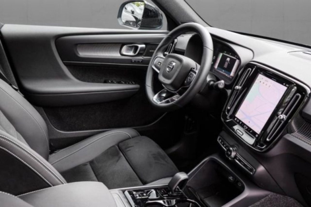 Volvo XC40 B3 automatico Plus Dark (3)