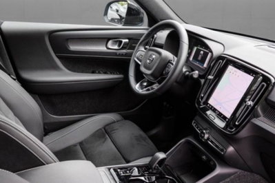 Volvo XC40 B3 automatico Plus Dark (3)