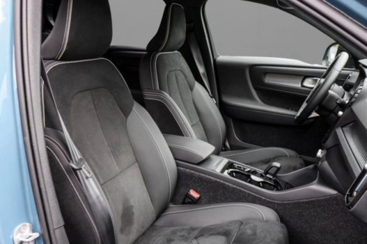 Volvo XC40 B3 automatico Plus Dark (4)