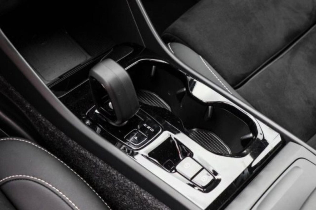Volvo XC40 B3 automatico Plus Dark (7)