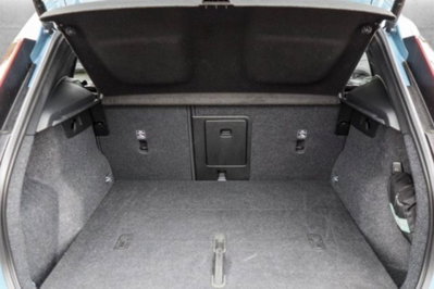 Volvo XC40 B3 automatico Plus Dark (8)