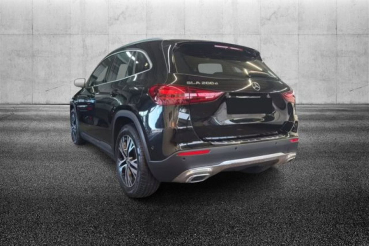 Mercedes-Benz GLA SUV 200 d Progressive Advanced Plus 4matic auto (3)