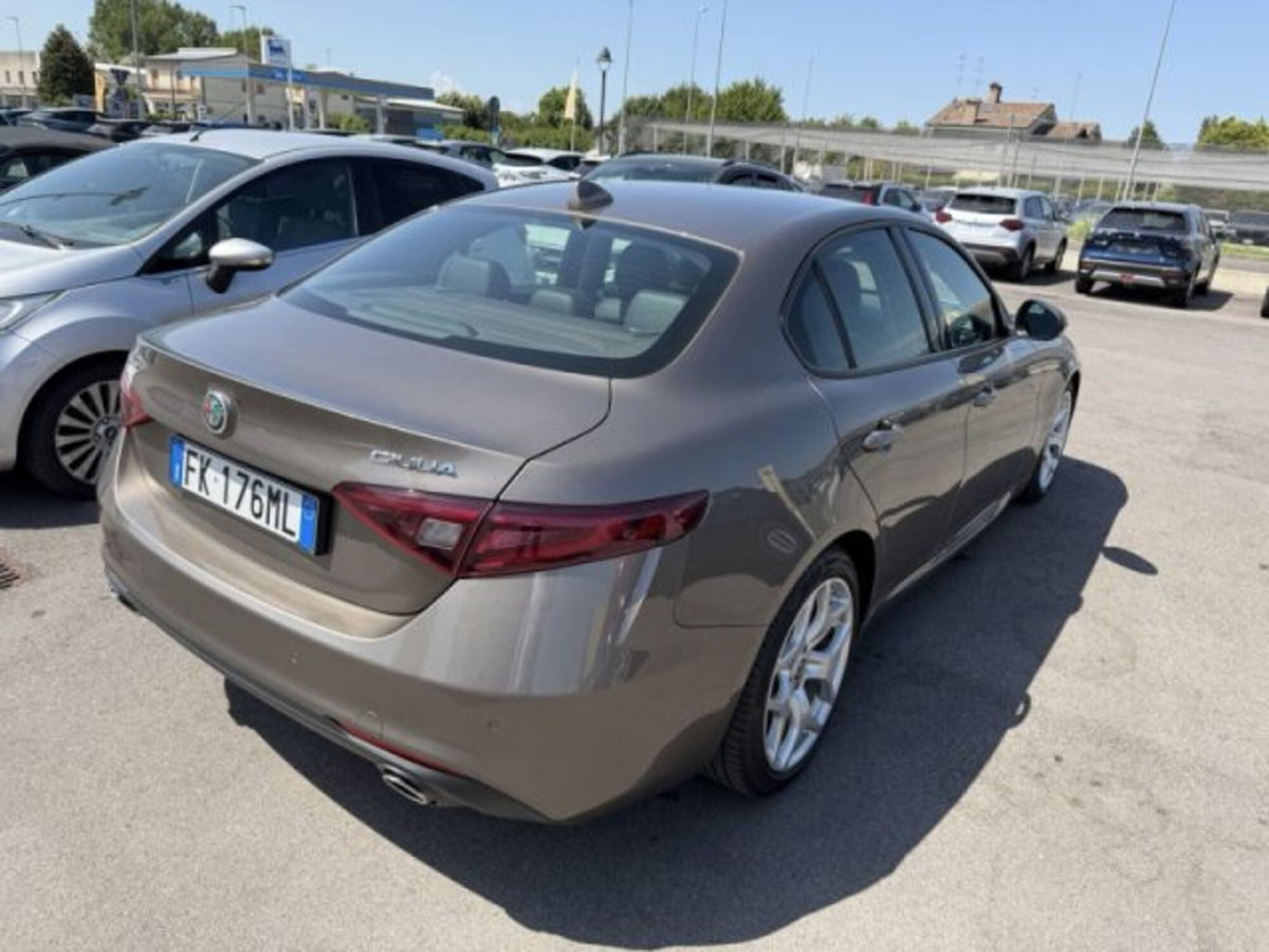 Alfa Romeo Giulia 2.2 Turbodiesel 150 CV (4)