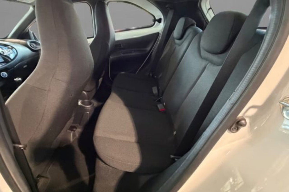 Toyota Aygo X 1.0 VVT-i 72 CV 5 porte Limited Air (8)