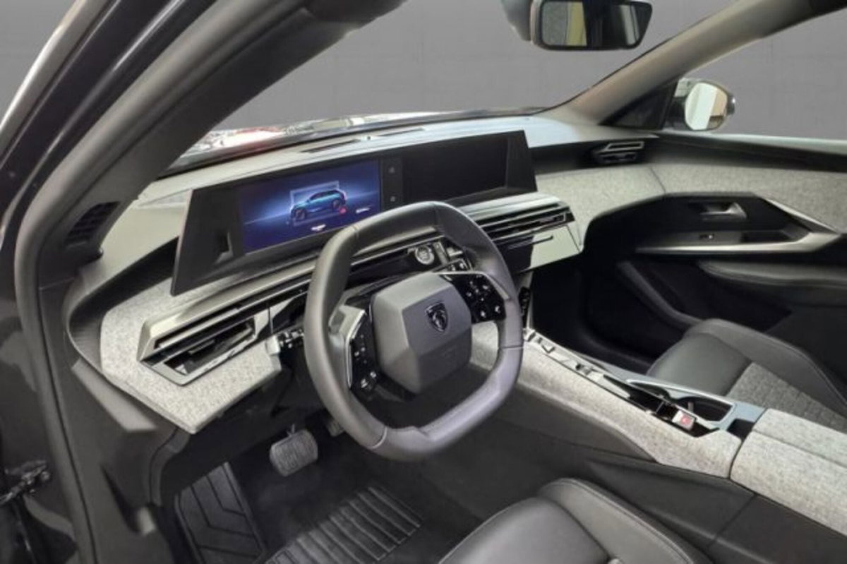 Peugeot 5008 1.2 hybrid Allure 145cv 7p.ti e-dcs6 (3)