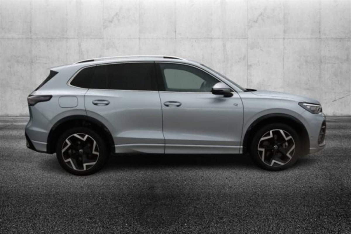 Volkswagen Tiguan 2.0 tdi R-Line 150cv dsg (5)