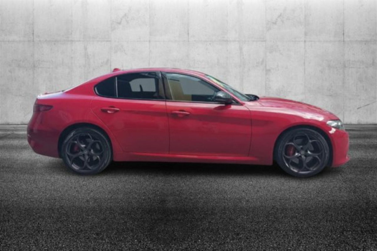 Alfa Romeo Giulia 2.0 Turbo 200 CV AT8 B-Tech (4)