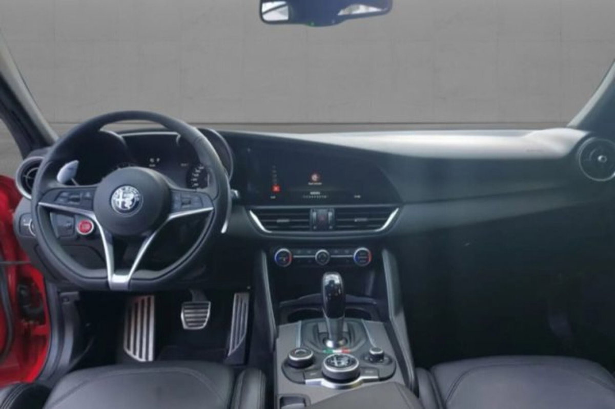 Alfa Romeo Giulia 2.0 Turbo 200 CV AT8 B-Tech (6)