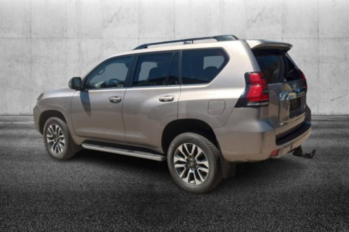 Toyota Land Cruiser 5p 2.8 d-4d Executive auto (3)