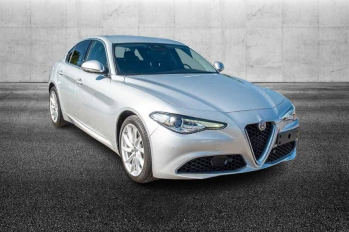 Alfa Romeo Giulia 2.0 Turbo 200 CV AT8 Super (2)