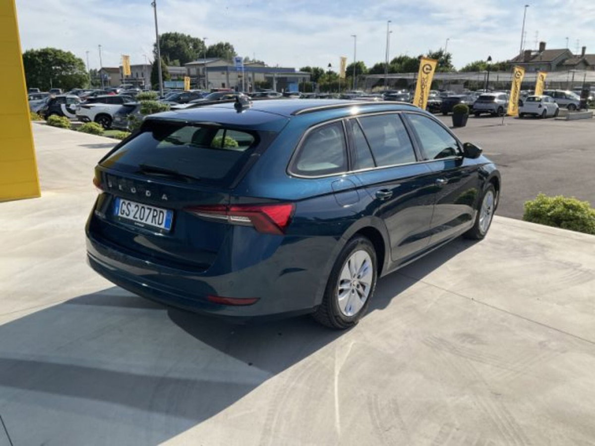Skoda Octavia Station Wagon 2.0 TDI EVO SCR 150 CV DSG 4x4 Wagon Executive (6)