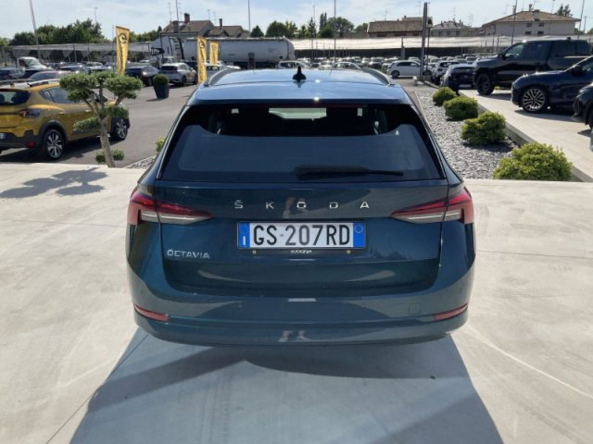 Skoda Octavia Station Wagon 2.0 TDI EVO SCR 150 CV DSG 4x4 Wagon Executive (7)
