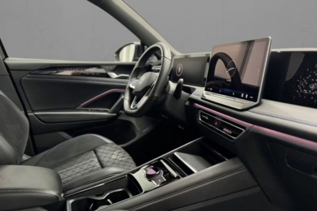 Volkswagen Tiguan 2.0 tdi R-Line 150cv dsg (5)