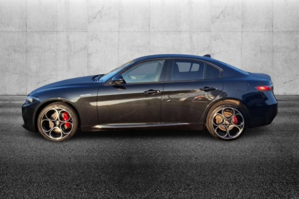 Alfa Romeo Giulia 2.0 Turbo 280 CV AT8 AWD Q4 Veloce (5)