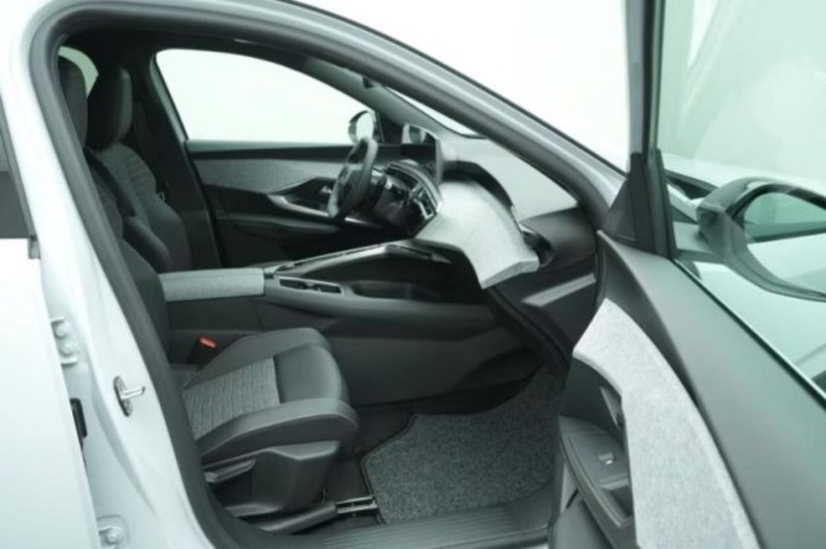 Peugeot 3008 1.2 hybrid Allure 145cv e-dcs6 (6)