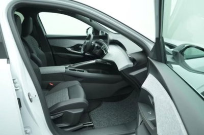 Peugeot 3008 1.2 hybrid Allure 145cv e-dcs6 (6)